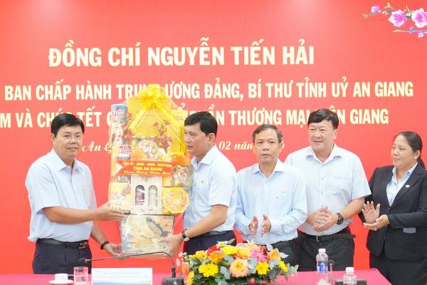 Bí thư Tỉnh ủy An Giang Nguyễn Tiến Hải cùng đoàn Lãnh đạo tỉnh nhà thăm và chúc Tết KTC